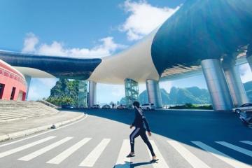 Cung Cá Heo Hạ Long Quảng Ninh - biểu tượng kiến trúc đẹp 'đỉnh nóc' bên bờ di sản