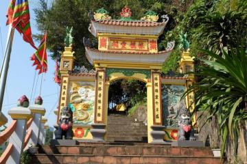 Viếng thăm đền Đôi Cô Cầu Má Hà Giang Tuyên Quang nổi tiếng linh thiêng