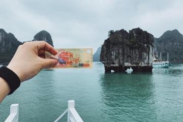 Check in hòn Đỉnh Hương Hạ Long - tuyệt tác 'độc bản' được in trên tiền VNĐ