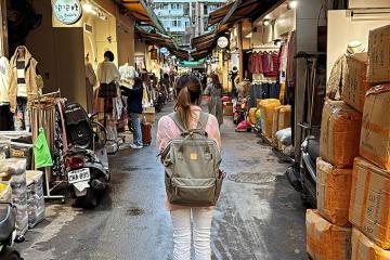 Shopping 'cháy ví' mà vẫn vui tại khu mua sắm Wufenpu Đài Loan