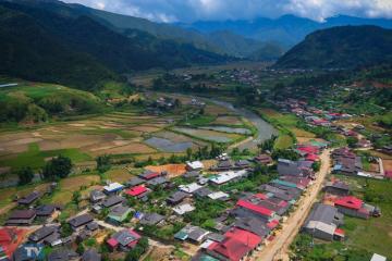 Chạm vào vẻ đẹp nguyên sơ của Mường Lay Điện Biên giữa núi rừng