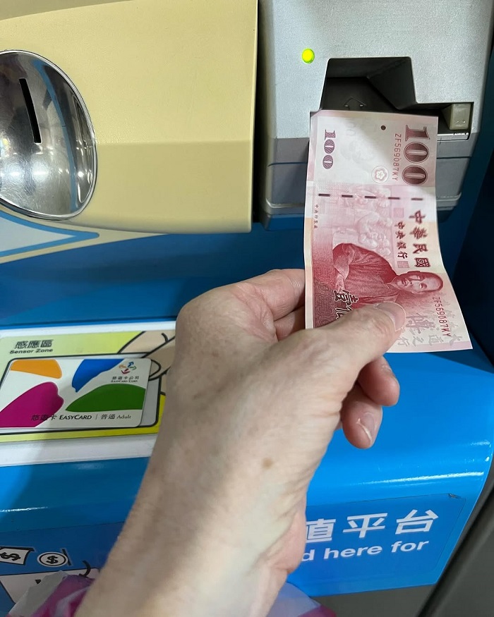Thanh toán khi đi trạm tàu MRT Đài Loan