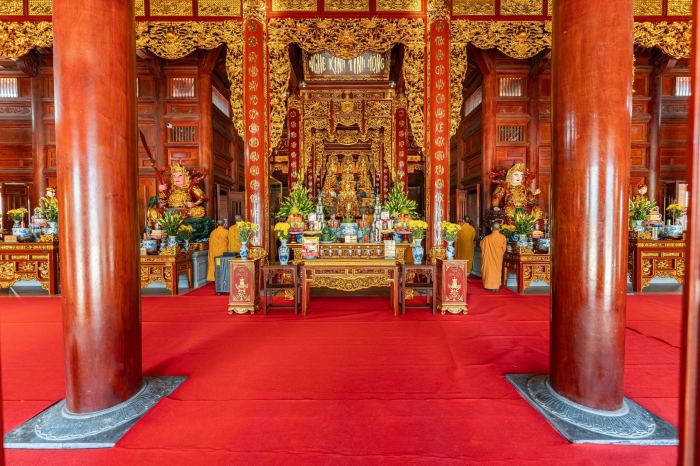 Chùa Trúc Lâm Phụng Thùy Sơn chánh điện