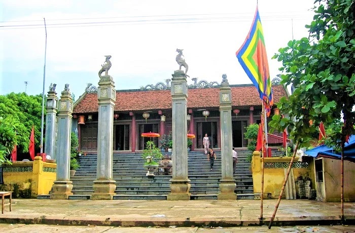 Đền Cô Chín là điểm du lịch gần hồ Cánh Chim Thanh Hóa