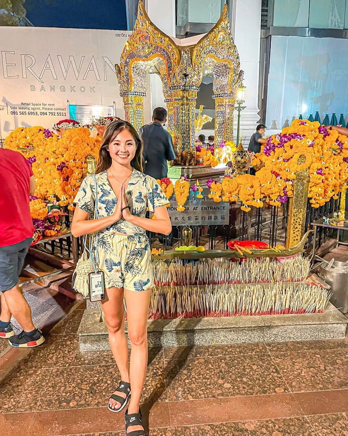 Cầu may tại đền Erawan Bangkok Thái Lan