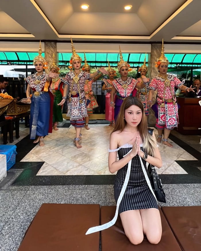 Cầu may tại đền Erawan Bangkok Thái Lan