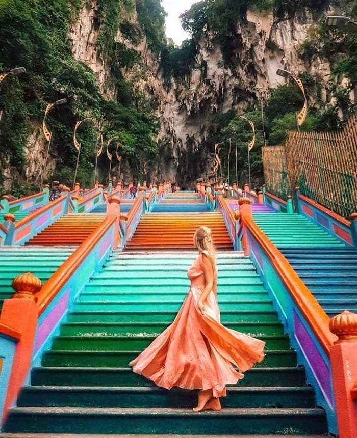 Động Batu là điểm du lịch gần cung điện Hoàng gia Malaysia