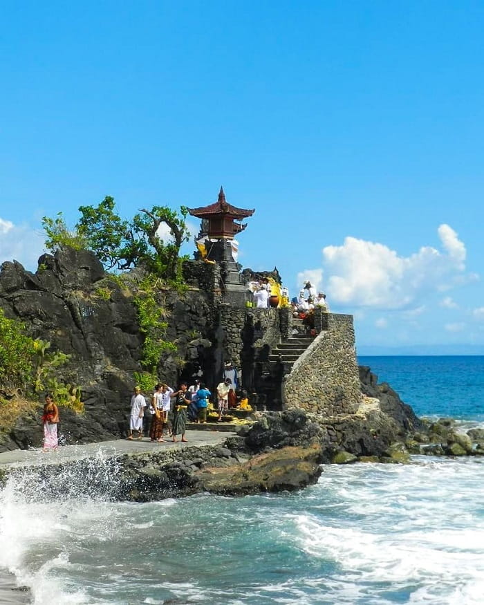 Thư giãn ở bãi biển Senggigi Indonesia
