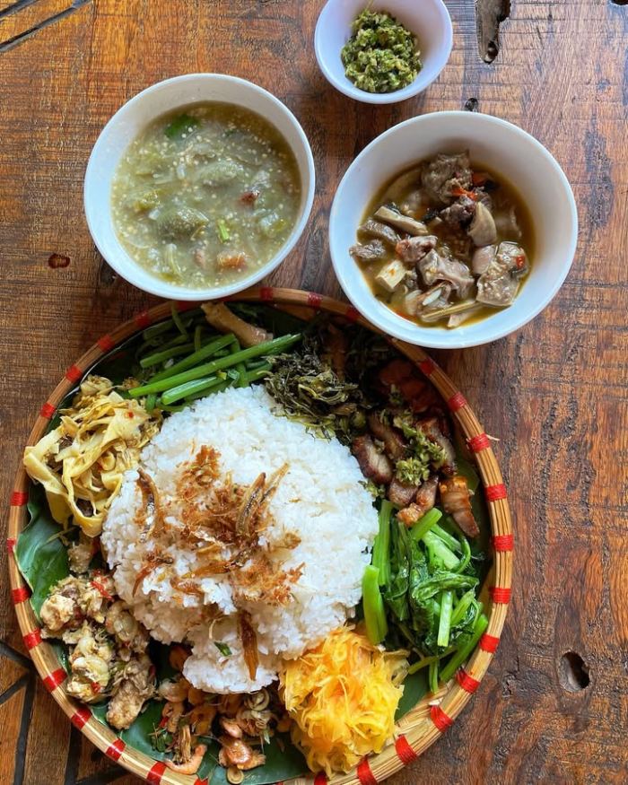 quán cơm đồng bào ngon ở Đắk Lắk quán AMA H' RIN 