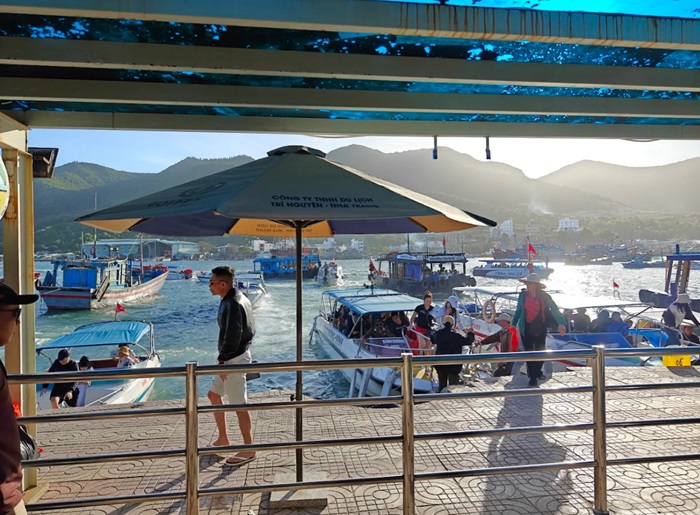 bến tàu du lịch Nha Trang - di chuyển