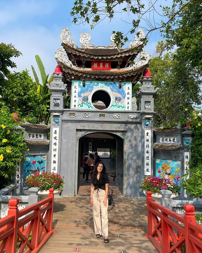 cầu Thê Húc Hà Nội - check in 