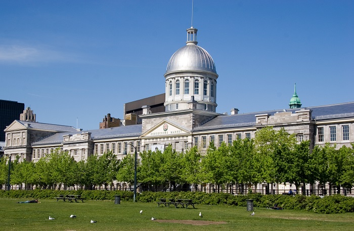 Chợ Bonsecours là điều tuyệt vời nhất để tham quan ở phố cổ Montreal
