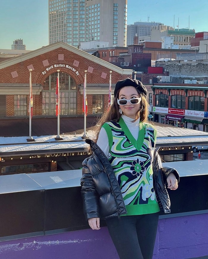 Dạo chơi và khám phá khu vực trung tâm thành phố là hoạt động không thể bỏ lỡ khi đến chợ Byward Canada