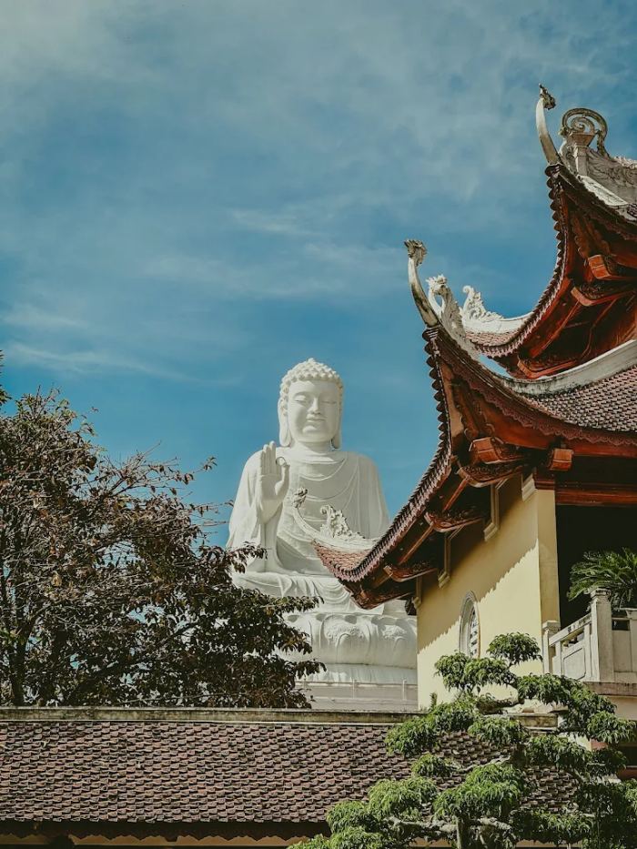 Tượng Phật chùa Huệ Chiếu Kon Tum 