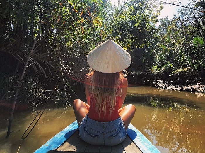 Trải nghiệm xuồng ba lá là hoạt động không bỏ lỡ tại Cù lao Thới Sơn 