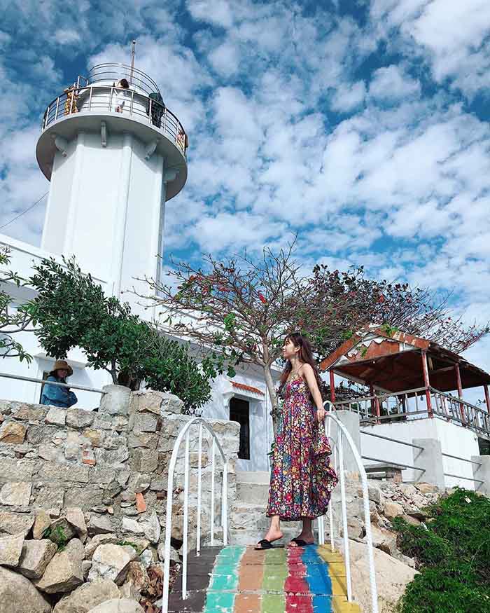 cẩm nang du lịch Cam Ranh - Hải Đăng Hòn Chút 