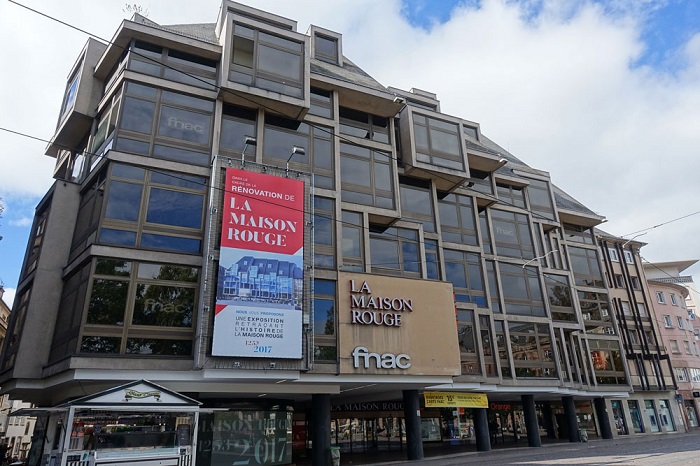 Maison Rouge là toà nhà đặc biệt ở quảng trường Kleber Pháp 