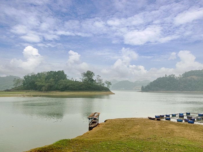Hồ Bảo Linh Thái Nguyên là điểm đến hấp dẫn mùa hè
