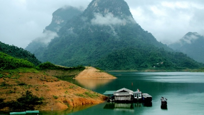 Hồ Khởn Tuyên Quang mang một vẻ đẹp lãng mạn