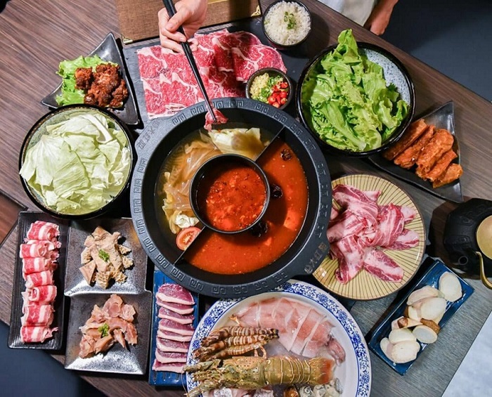 Lẩu Trùng Khánh Trung Quốc nhiều topping hấp dẫn