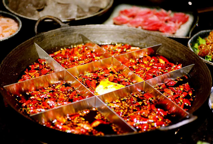 Lẩu Trùng Khánh Trung Quốc màu đỏ của ớt