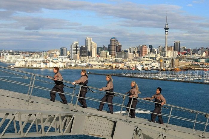 Leo cầu Auckland là hoạt động không nên bỏ lỡ khi đến cầu cảng Auckland 