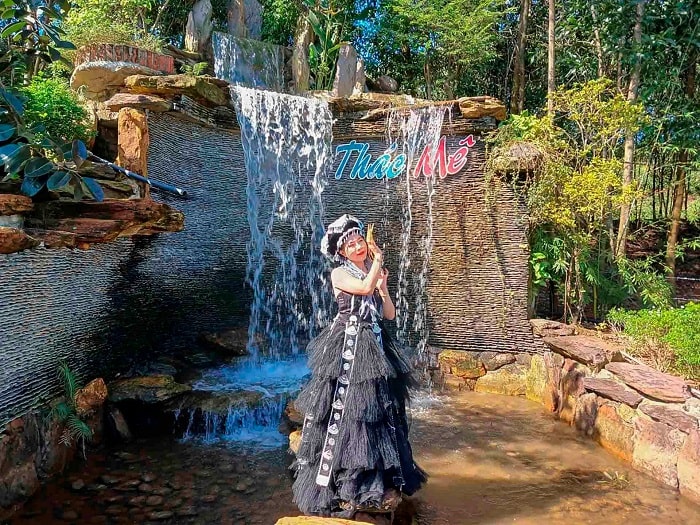 Check-in Thác Mê là hoạt động vui chơi tại khu du lịch Đá Bạc Eco