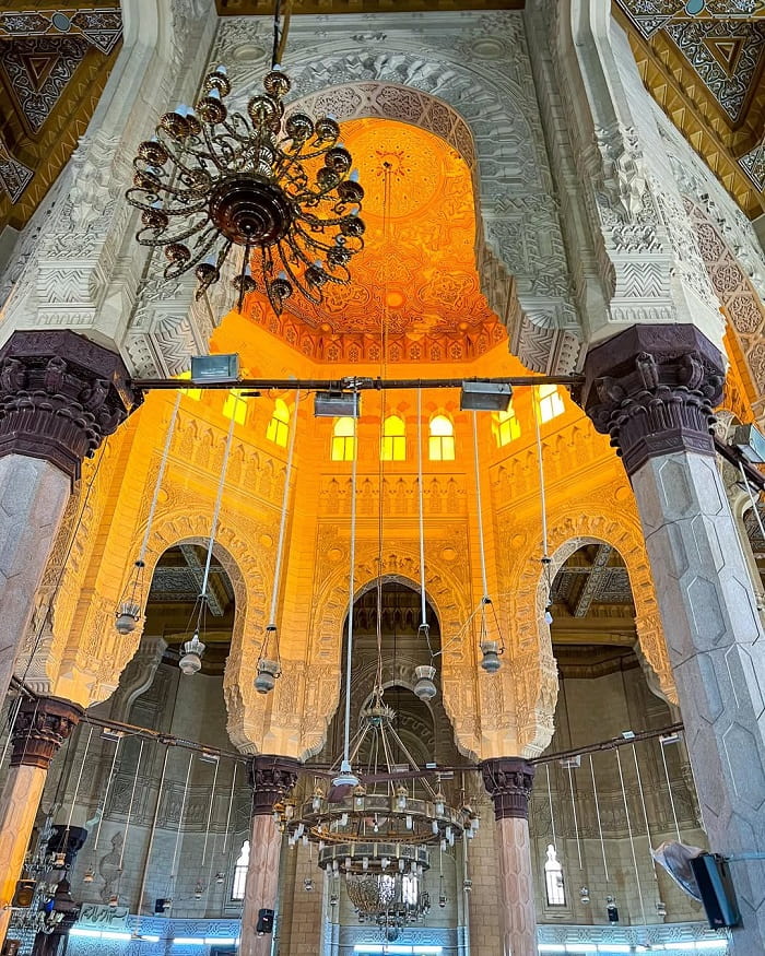 Bên trong thánh đường Abu Al Abbas El Mursi Ai Cập