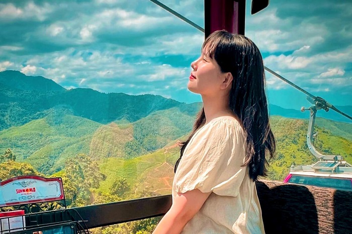 đặt vé Bà Nà đi cáp treo ngắm cảnh 