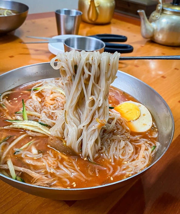 Thưởng thức ẩm thực là trải nghiệm thú vị tại bãi biển Haeundae