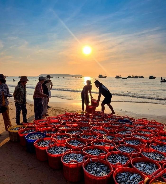 bãi biển Long Thủy chợ cá