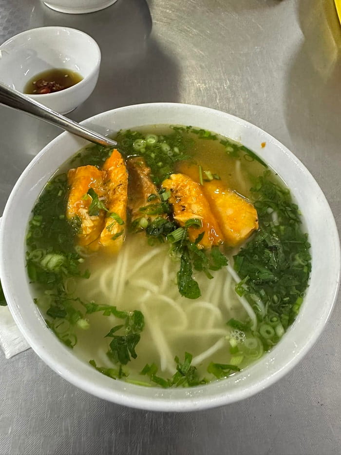 Bánh canh Dì Quý là quán ăn sáng ngon ở Vinh nhất định phải thử
