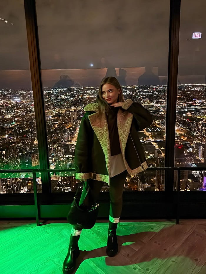 Ngắm cảnh ở đài quan sát 360 Chicago Mỹ