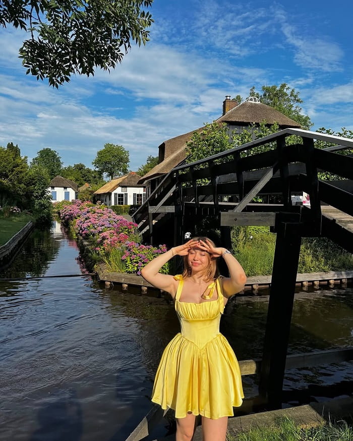 Làng Giethoorn là một trong những làng cổ ở Hà Lan