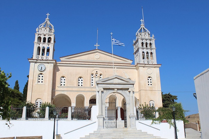 Ghé thăm nhà thờ Agia Triada là việc cần làm ở làng Lefkes Hy Lạp 
