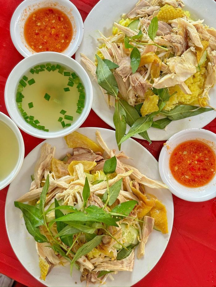 quán ăn sáng ở Tuy Hoà cơm gà Tuyết nhung