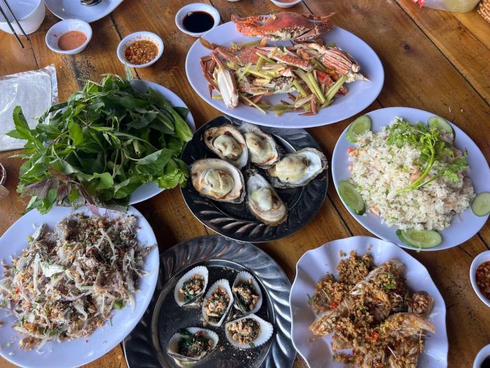 quán hải sản ở làng chài Hàm Ninh Phú Quốc Sơn Trang Quán