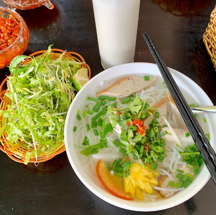 quán ăn sáng ở Tuy Hoà Bún cá Đất Phú