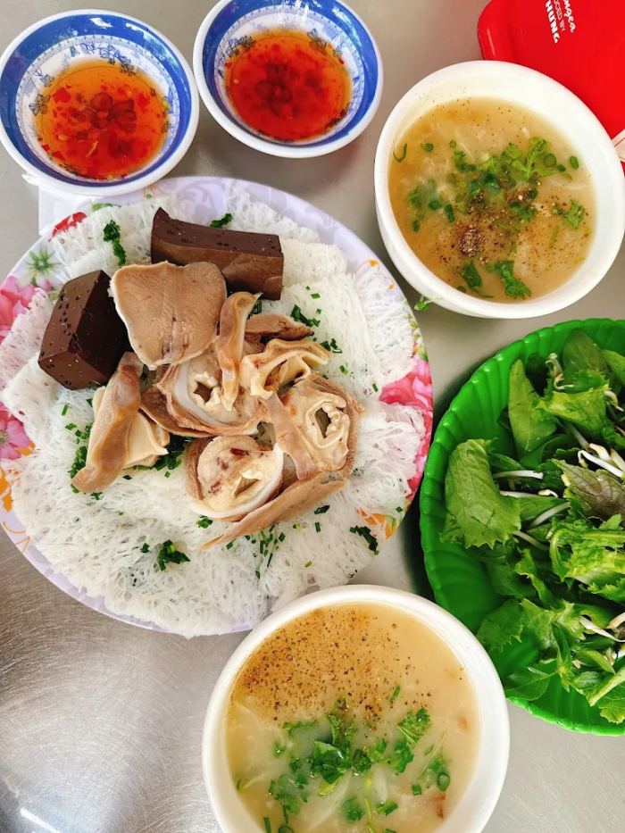 quán ăn sáng ở Tuy Hoà Bánh hỏi lòng heo Bà Triệu 