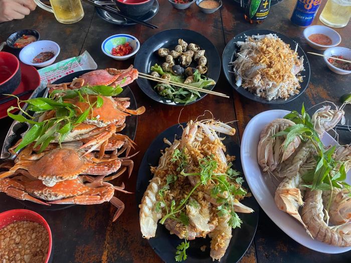 quán hải sản ở làng chài Hàm Ninh Phú Quốc Bé Ghẹ Floating Restaurant 