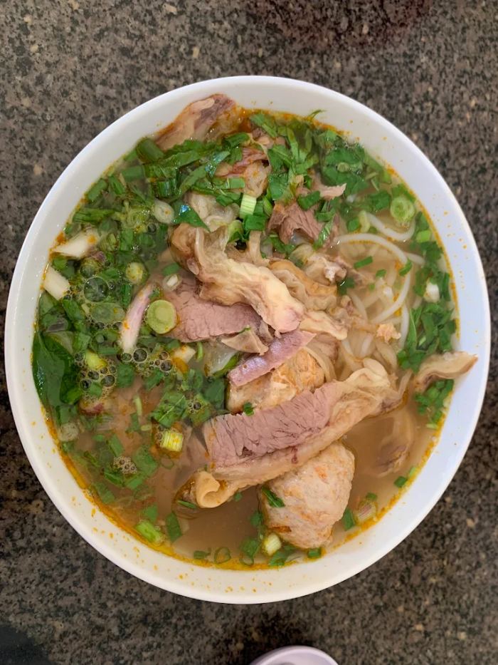 quán ăn sáng ở Tuy Hoà bún bò sông Hương 