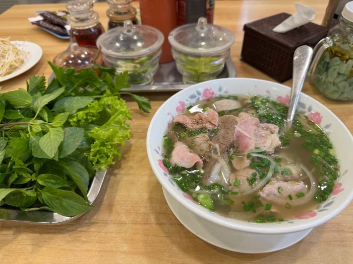 quán ăn sáng ở Tuy Hoà bánh căn Lê Lợi 