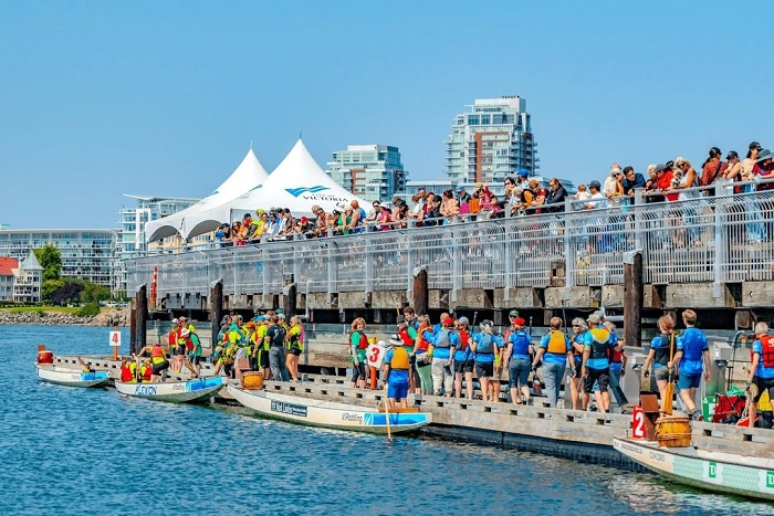 Tham gia các hoạt động trên biển là hoạt động phổ biến ở cảng Inner Harbour