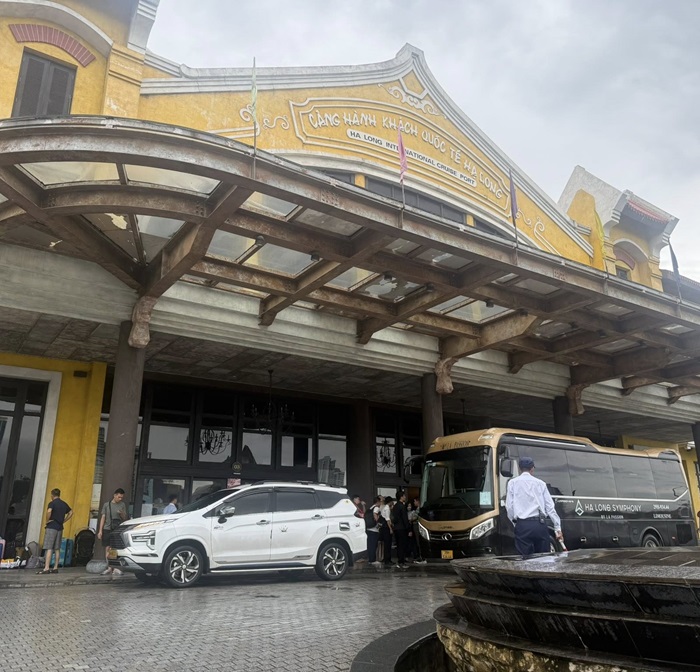 Cảng tàu khách quốc tế Hạ Long - di chuyển