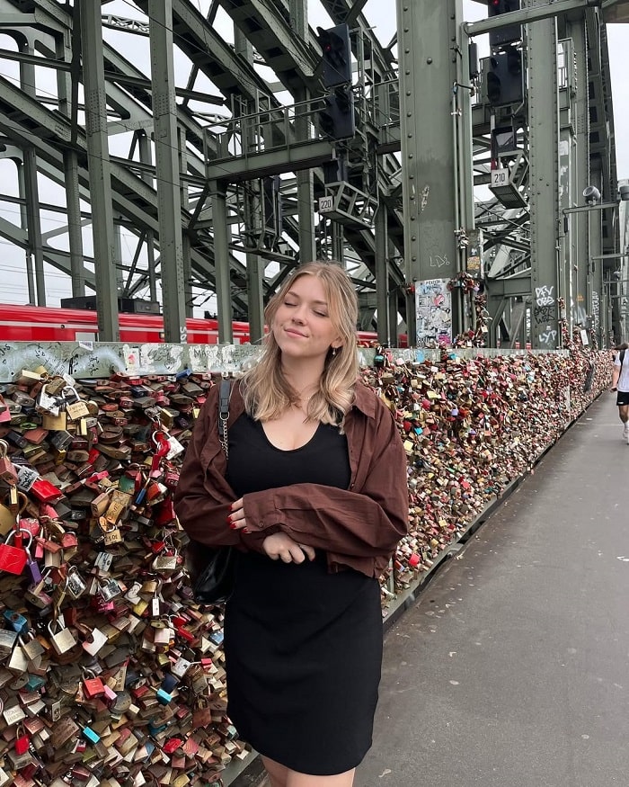 Check in ở cầu Hohenzollern Đức 