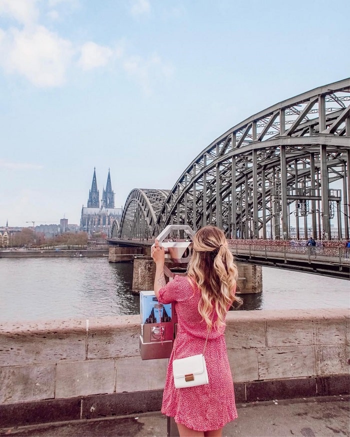 Ngắm cảnh ở cầu Hohenzollern Đức 