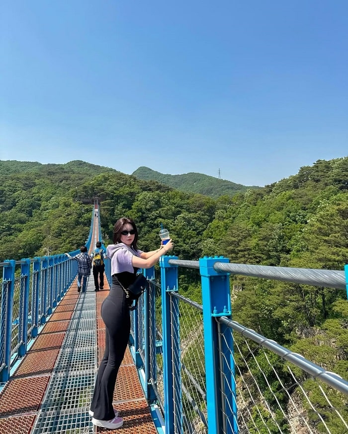 Tận hưởng quang cảnh ngoạn mục từ cầu treo là hoạt động thú vị tại cầu treo Sogeumsan Hàn Quốc 