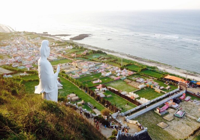 Quang cảnh của chùa Đục Quảng Ngãi