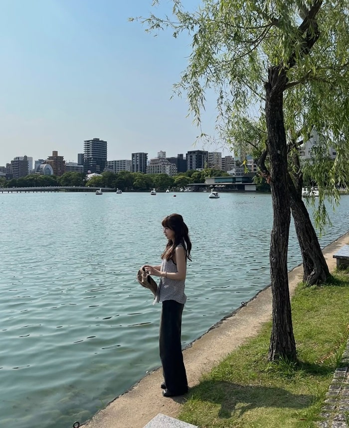Thư thả bước đi bên hồ Ohori là hoạt động không thể bỏ lỡ khi đến công viên Ohori