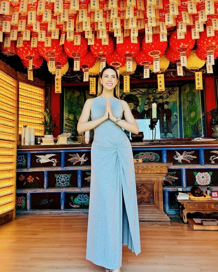 Đền chính Daeungjeon là điều chờ bạn khám phá khi đến chùa Haedong Yonggungsa